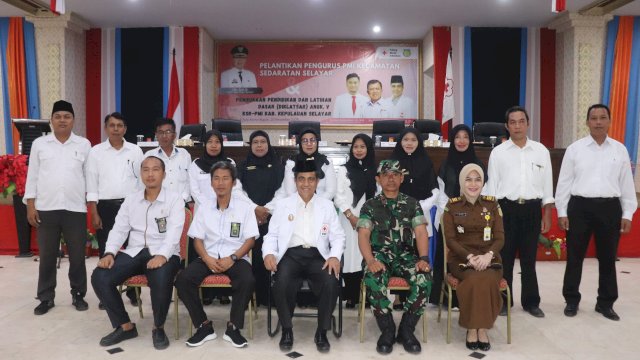 Wakil Bupati Saiful Arif Sekaligus Ketua PMI Kepulauan Selayar Melantik Pengurus PMI Kecamatan Sedaratan Selayar