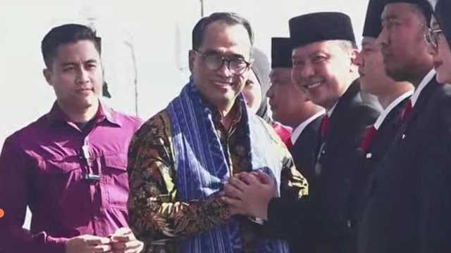 Dinilai Berjasa Pada Negara, Bupati Basli Ali Terima Penghargaan Dari Presiden Republik Indonesia