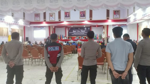 Polres Selayar Kerahkan Personel Amankan Rapat Pleno Rekapitulasi Tingkat Kabupaten