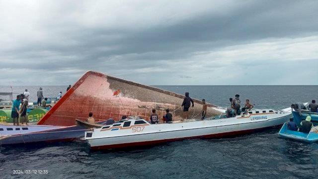 Korban Kapal Naas KM Dewi Jaya 02 Ditemukan di Perairan Selayar, 11 Orang Selamat, 2 Meninggal, 22 Belum Diketahui Nasibnya