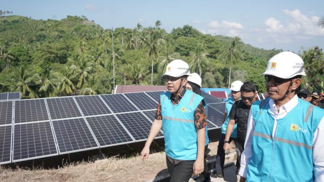 Mampu Kurangi 715 Ton Emisi Karbon, Teknologi PLTS Milik PLN Pasok 100% Energi Bersih Bagi Masyarakat Pulau Bembe