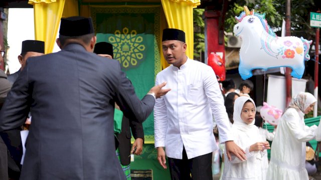 Gelar Open House Idul Adha, Andi Seto Bagikan Daging Qurban ke Warga