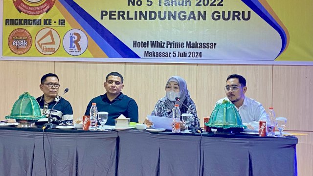 Nurul Hidayat saat memberikan sambutan di Sosialisasi Perda Perlindungan Guru. 