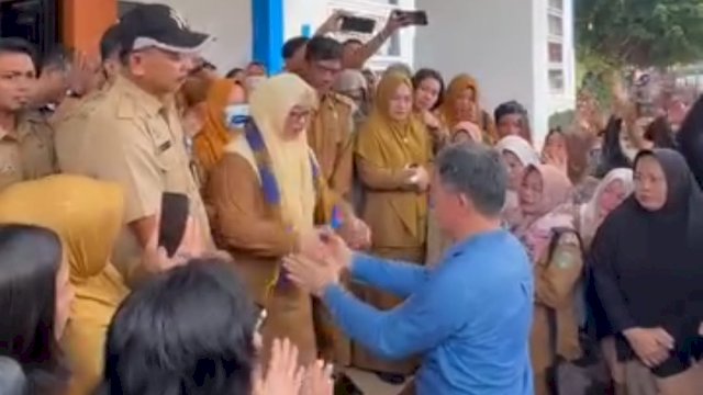 Isak tangis haru para pegawai tak tertahankan melepas Puspawati Husler/Ist