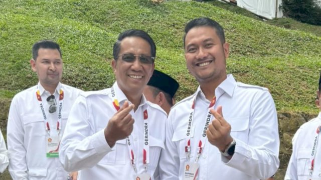 Menteri Hukum dan HAM (Menkumham) RI, Supratman Andi Agtas bersama Andi Seto Asapa salam simbol Sehati di Rapimnas Partai Gerindra, Jumat (30/8).