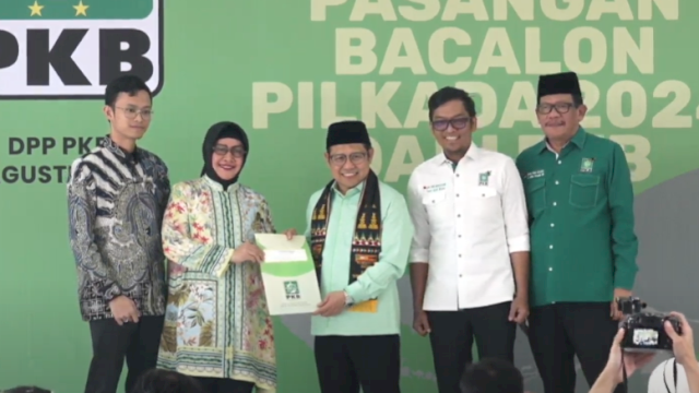 Pasangan Indira-Ilham Air saat menerima rekomendasi B1KWK daeri PKB.