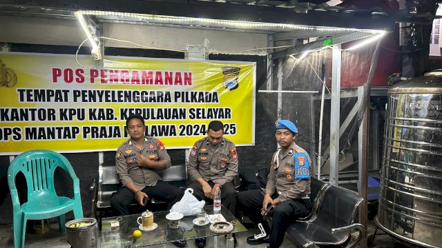 Pilkada Semakin Dekat, Polres Selayar Jaga Kantor KPU dan Bawaslu