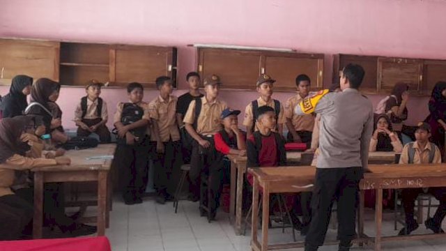 Pasca Kecelakaan Maut di Benteng, Kapolsek Bontomanai Berikan Himbauan Kepada Pelajar di SMPN 12 Selayar