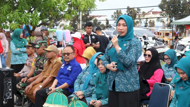 Vaksin Polio Dosis II Terhadap Anak Usia Dibawah 8 Tahun Oleh TP PKK Kabupaten Bersama Dinas Kesehatan Kepulauan Selayar