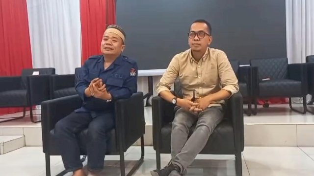 Ketua KPU Sulsel Hasbullah (kiri) dan Komisioner KPU Sulsel, Ahmad Adiwijaya (kanan).