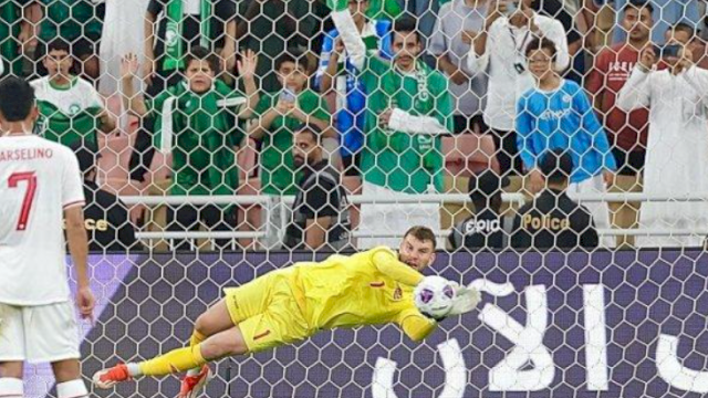Kiper Timnas Indonesia Maarten Paes Sebut Permainan Australia ‘Gila’