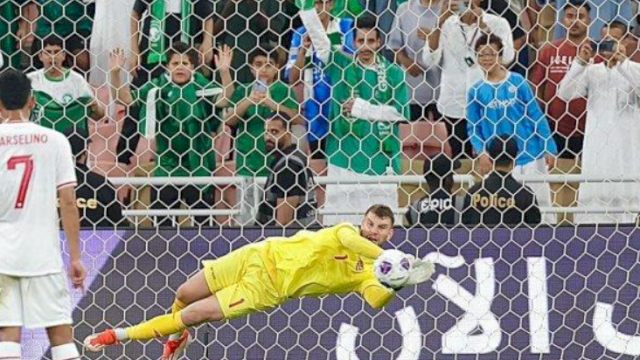 Kiper Timnas Indonesia Maarten Paes Sebut Permainan Australia &#8216;Gila&#8217;