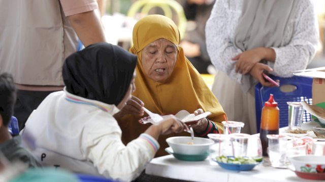 Inovatif, Tim Milenial Muda Sehati Paslon 02 Seto-Rezki Libatkan UMKM Siapkan Makan Siang Gratis di Makassar