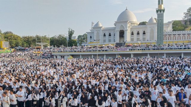 Cagub 02 Andi Sudirman Ikuti Jalan Sehat Anti Mager Peringatan 355 Tahun Sulsel di Soppeng