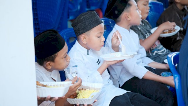 Cara Muda Sehati Seto-Rezki Tunaikan Program Prabowo, Berbagi Makan Gratis Setiap Jumat