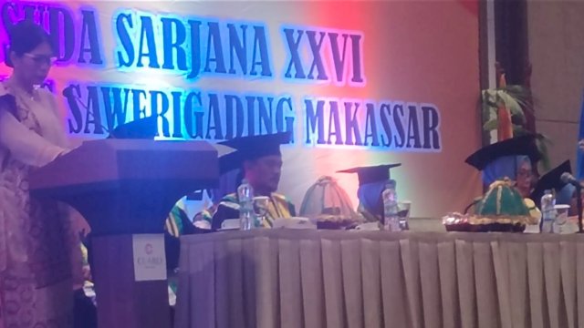 Ikut Lepas 251 Wisudawan, Ketua Yayasan Unsa Makassar Beri Spirit kepada Alumni
