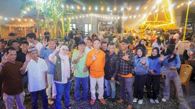 Komunitas seniman se-Kota Makassar memberikan dukungannya kepada   calon Wakil Walikota Makassar nomor urut 3, Ilham Ari Fauzi Amir Uskara/Ist