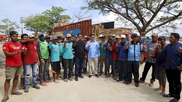 Perjuangkan Nasib Pedagang-Buruh, Aji Aras Komitmen Benahi Pelabuhan Feri Garongkong