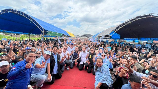 Andi Sudirman Bersama Panglima Dozer Disambut Ribuan Masyarakat, &#8216;Andalan Gubernurku&#8217; Menggema di Gowa