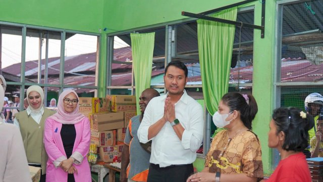 Paslon Lain Pilih Istirahat Usai Debat, Seto-Rezki Langsung Kunjungi Korban Kebakaran di Jongaya