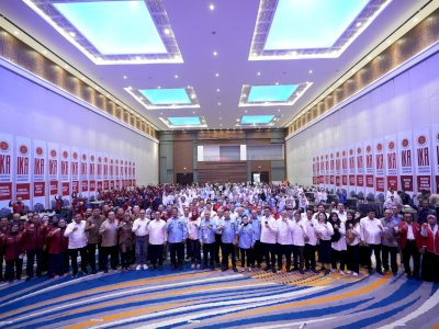 Andi Amran Sulaiman Lantik Lima Pengurus IKA Unhas