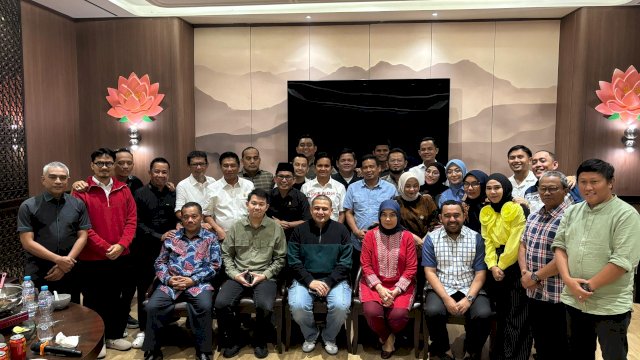 Pimpinan dan anggota DPRD Makassar bersama Wali Kota dan Wakil Wali Kota terpilih, Munafri Arifuddin-Aliyah Mustika Ilham di Hotel Claro Makassar