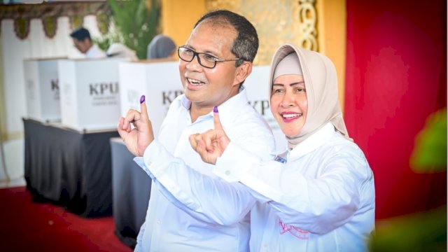 Danny Pomanto bersama Istrinya Indira Yusuf Ismail/ig