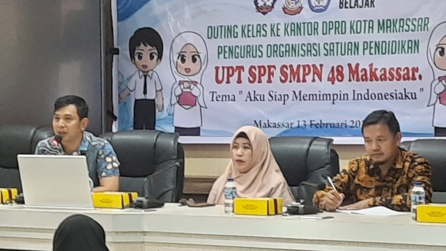 Siswa SMPN 48 Makassar Outing Class di DPRD Makassar, Pelajari Mekanisme Kerja Legislatif