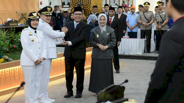 Munafri-Aliyah Resmi Sertijab Wali Kota dan Wawali Makassar Dihadapan 50 Anggota Dewan