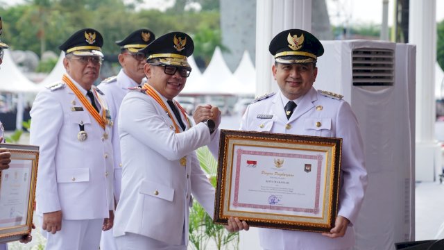 Wali Kota Munafri Terima Penghargaan di Puncak Hari OTDA XXIX