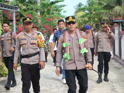 Disambut Tarian Adat di Pasimarannu, Kapolres Selayar Dorong Program Ketahanan Pangan
