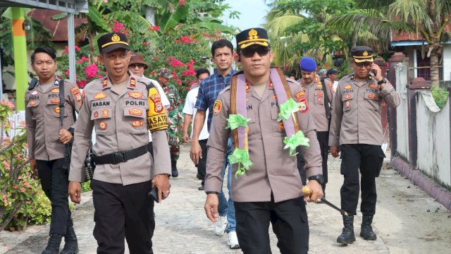 Disambut Tarian Adat di Pasimarannu, Kapolres Selayar Dorong Program Ketahanan Pangan