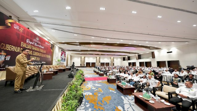 Rapat Koordinasi Evaluasi Pilgub Sulsel 2024 di Hotel Claro Makassar, Senin (28/4/2025).