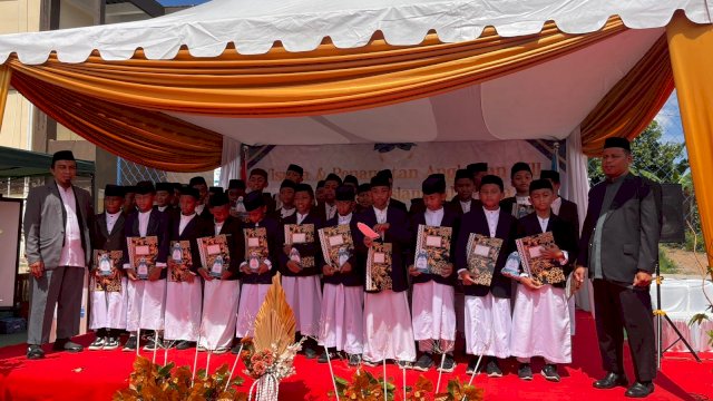 Menanamkan Akhlak Sejak Dini, SDIT Wahdah Islamiyah Gowa Kukuhkan 82 Lulusan dalam Momen Penuh Haru