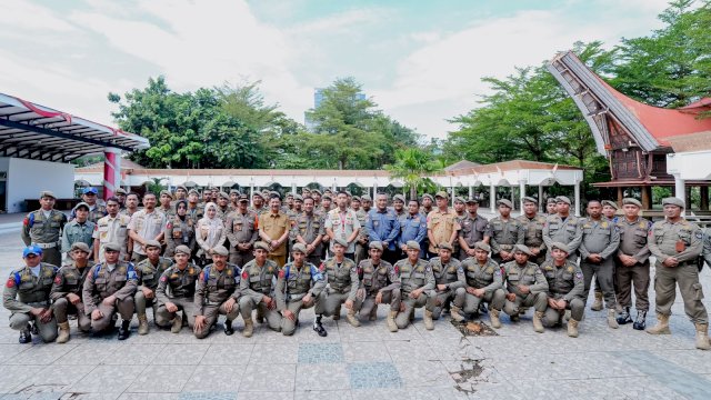 Lepas Personel Satpol PP Amankan Pilkada Palopo, Gubernur Andi Sudirman Ingatkan Tindak Tegas Kecurangan