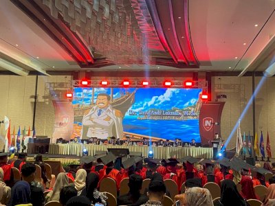 Wisuda ala Bajak Laut, ITB Nobel Indonesia Ajak Wisudawan Temukan &lsquo;One Piece&rsquo; Hidupnya