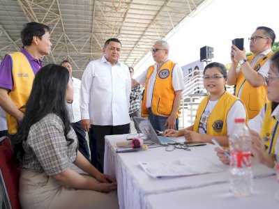 Pemkot Makassar Salurkan 20.000 Kacamata Gratis untuk Siswa SD dan SMP