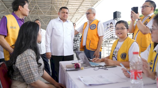 Pemkot Makassar Salurkan 20.000 Kacamata Gratis untuk Siswa SD dan SMP