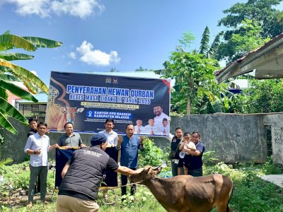 Anggota DPR RI Fraksi Nasdem Serahkan Hewan Qurban Ke Masyarakat Selayar