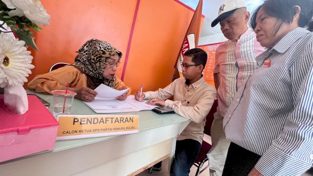 Pengusaha Billboard Makassar Daftar Calon Ketua Hanura Sulsel