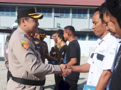Kapolres Selayar Serahkan Hadiah kepada 9 Pemenang Kejuaraan Menembak Hari Bhayangkara ke-79