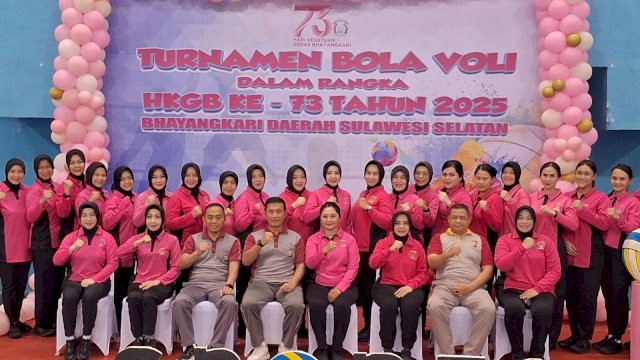Dipimpin Langsung Ketua Ny. Aulia Didid, Bhayangkari Cabang Selayar Ikuti Turnamen Bola Voli se-Daerah Sulsel