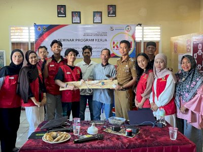 Mahasiswa KKN Unhas Kenalkan Sistem Penyiraman Otomatis di Sidrap