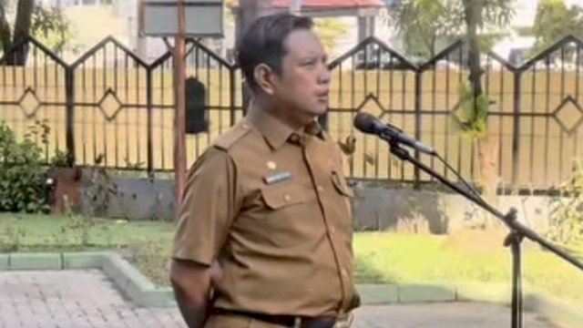Sekwan DPRD Makassar Pimpin Upacara, Tegaskan Pentingnya Kebersihan dan Pelayanan Optimal