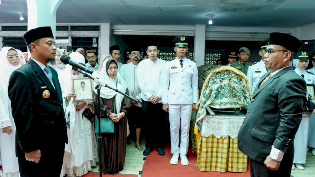 Gubernur Sulsel Lepas Jenazah Mantan Sekprov Mappatoeroeng Parawansa