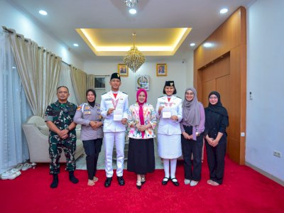 Wagub Sulsel Apresiasi Dua Paskibraka Nasional 2025 dengan Tabungan Pendidikan