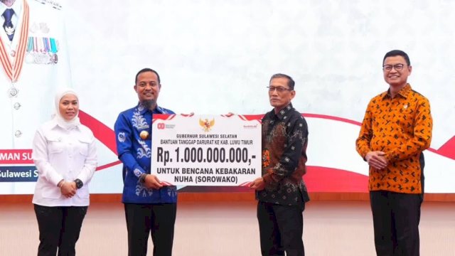 Gubernur Sulsel Serahkan Bantuan Rp1 Miliar untuk Korban Kebakaran di Sorowako