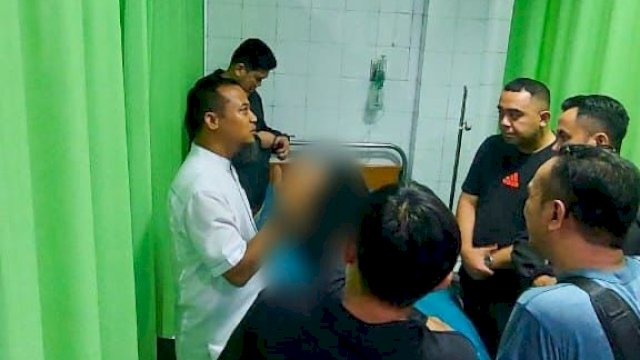 Gubernur Sulsel Andi Sudirman Besuk Korban Kebakaran Gedung DPRD Makassar