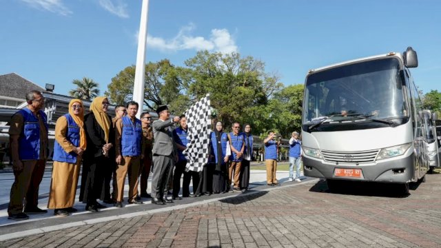Gubernur Sulsel Lepas Tim Pelayanan Kesehatan Bergerak ke Pulau Pangkep dan Selayar