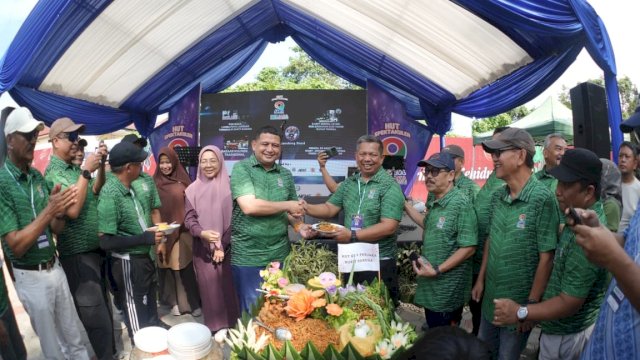 Wali kota dan Ketua TP PKK Makassar Ramaikan Fun Walk dan Launching Urban Farming di Bukit Baruga Antang